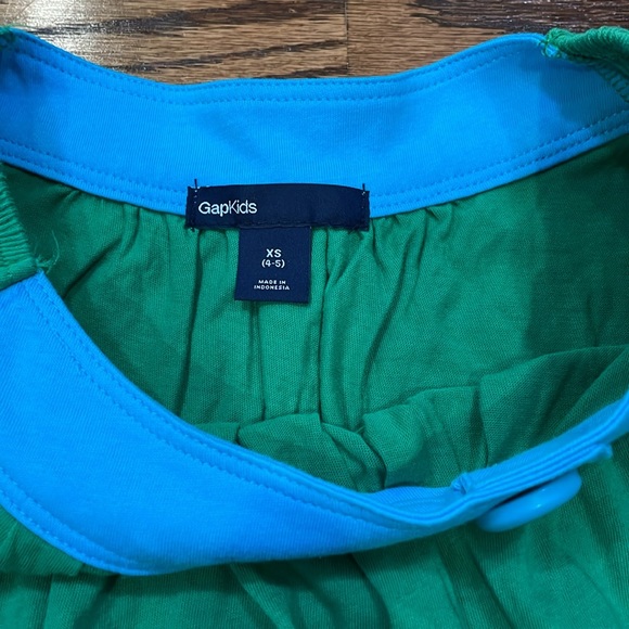 Gap Kids kelly green and bright blue tunic with front pockets and button detail - Picture 4 of 5